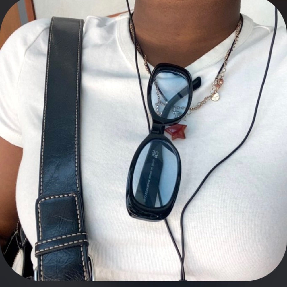 Oval sunglasses in black with blue lens